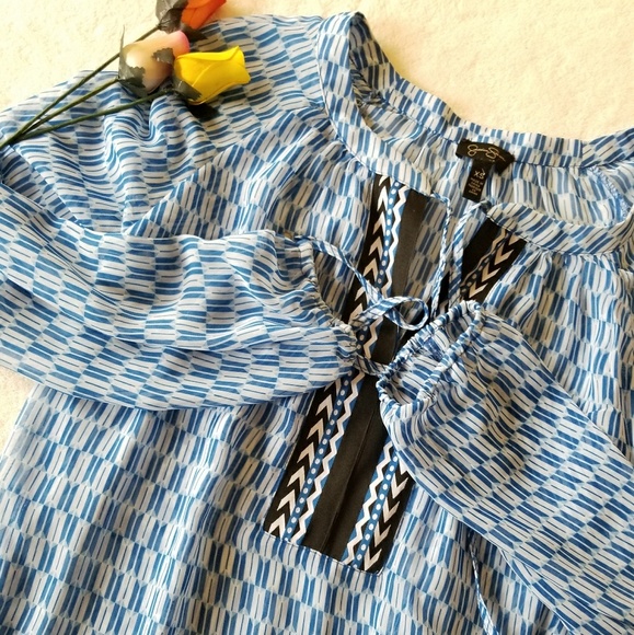 Jessica Simpson Tops - 💥Jessica Simpson top. Size Xs but can for size M